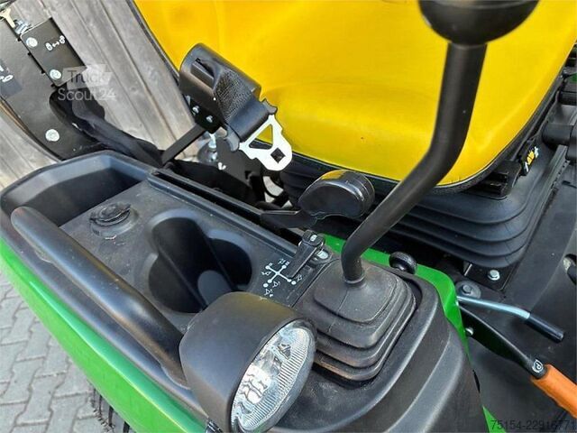 трактор John Deere 2026R