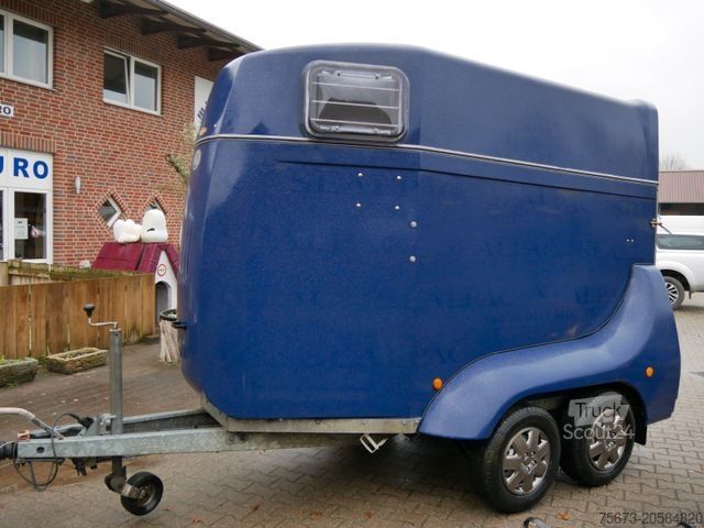 Rimorchio per trasporto cavalli BÖCKMANN Uno schwenkbare Klappe Fohlengitter