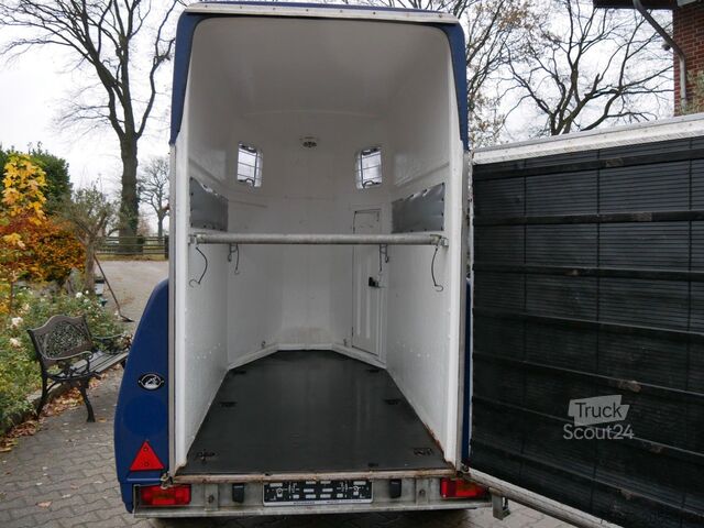 Remolque de transporte de caballos BÖCKMANN Uno schwenkbare Klappe Fohlengitter