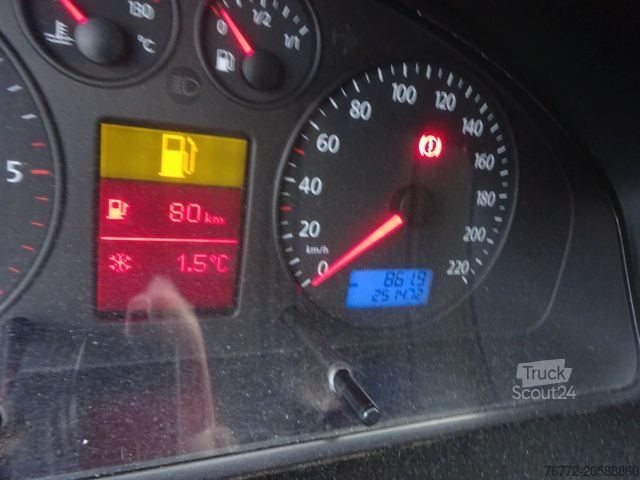 Slēgtais furgons VOLKSWAGEN T5 Transporter Kasten-Kombi lang/3 Sitze/Klima