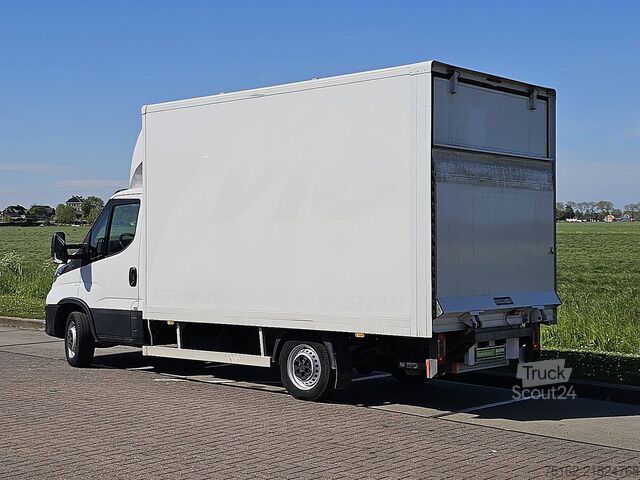 Resväska IVECO DAILY 35S12 Bakwagen Laadklep!