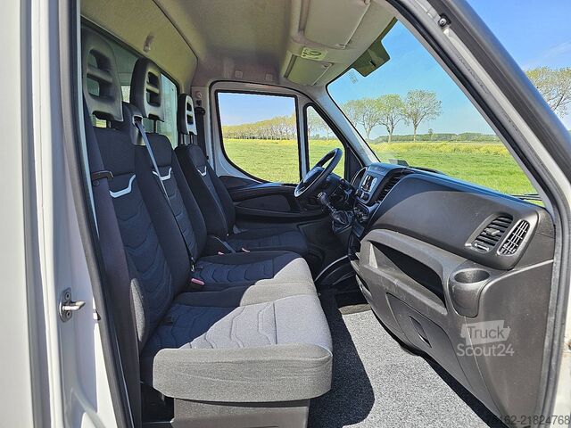 Resväska IVECO DAILY 35S12 Bakwagen Laadklep!