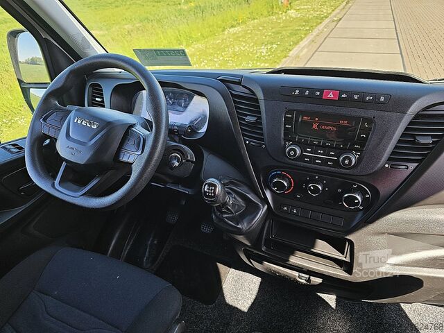 Resväska IVECO DAILY 35S12 Bakwagen Laadklep!
