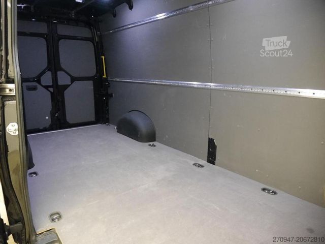 Hög tak skåpbil VOLKSWAGEN Crafter Kasten 35 L4H3 NAVI DAB PDC KAMERA