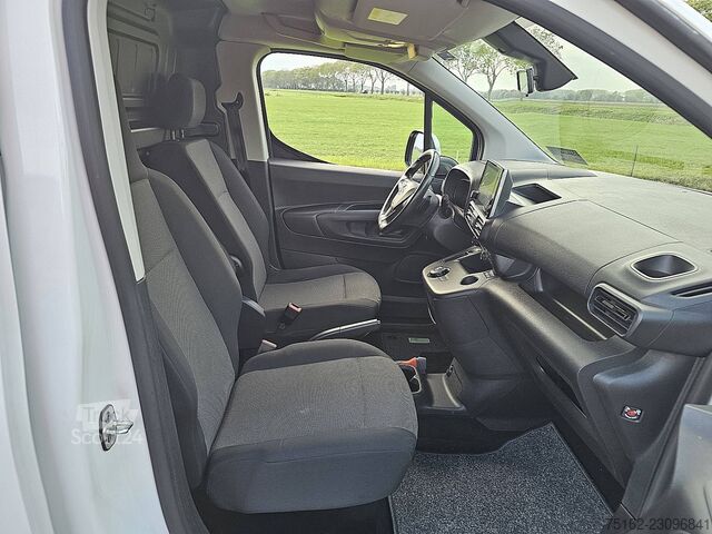 OPEL COMBO 1.5 automaat, airco, navi, pdc, zijdeur OPEL COMBO 1.5 automaat, airco, navi, pdc, zijdeur