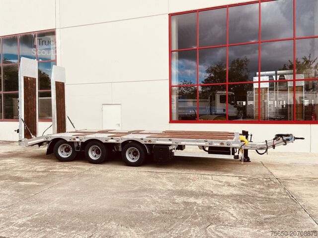Low loader trailer Möslein TT 31 31 t GG Tridem- Tieflader 3 Achs, gelenktNeufahrzeug