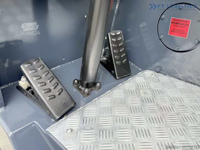 Four-way forklift Combilift CB4000 TRIPLEX 5200 FREE-LIFT POSITIONER