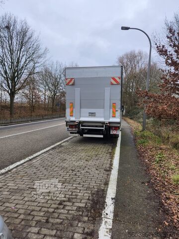 Camion-caisse Mercedes-Benz atego 823