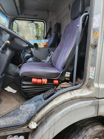 Camion-caisse Mercedes-Benz atego 823