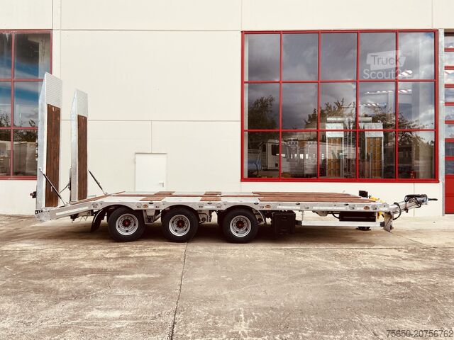 Ρυμουλκούμενο χαμηλού φορτίου Möslein TT 31 31 t GG Tridem- Tieflader 3 Achs, gelenktNeufahrzeug