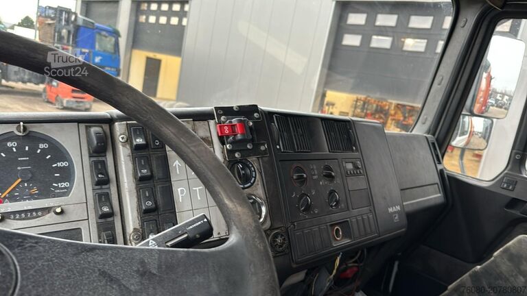 Camion d'enlèvement des ordures ménagères MAN 18.285 (GARBAGE TRUCK / TOP CONDITION / 6 CYLIN...