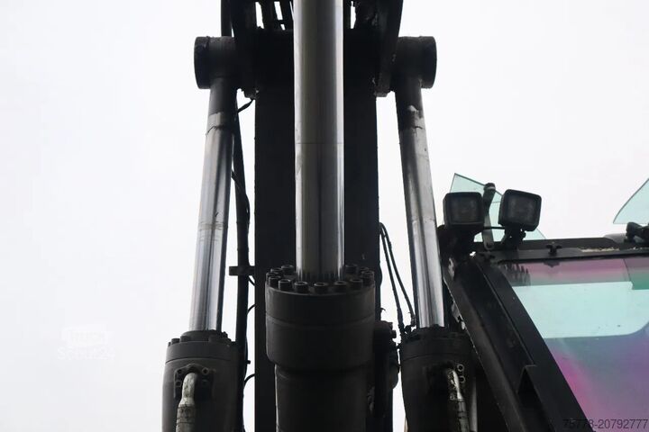 Escavatore gommato Volvo EW160 E | OILQUICK | ROTOTILT | DAMAGE / WORKIN...