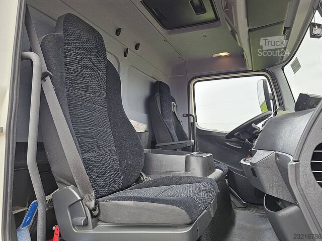 MERCEDES-BENZ ATEGO 1623 L Camión caja, plataforma elevadora, 16 t, puerta lateral, plataforma retrá MERCEDES-BENZ ATEGO 1623 L Bakwagen Laadklep 16T Zijdeur Onde...