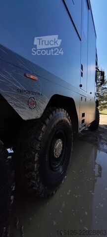 Vehículo de expedición 6x6 con elevador trasero Mercedes Arocs 6x6 SPECTRA Arocs