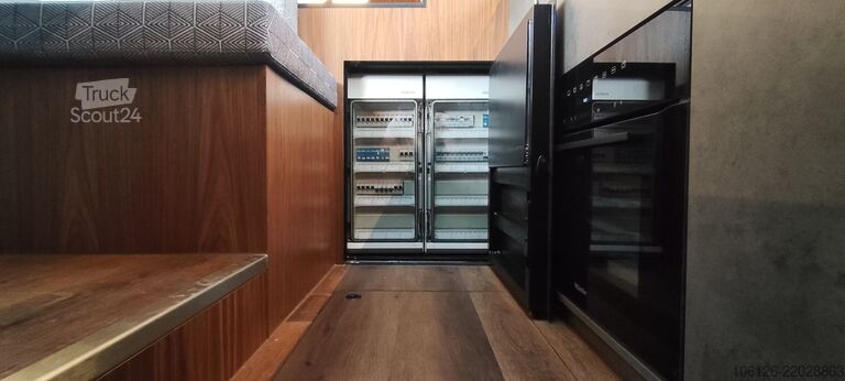 Vehículo de expedición 6x6 con elevador trasero Mercedes Arocs 6x6 SPECTRA Arocs