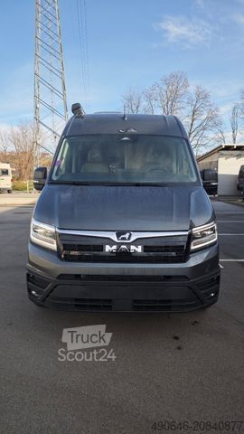 Campervan MEGAMOBIL Mega Lounge 680 S Twin Best Luxury Campervan