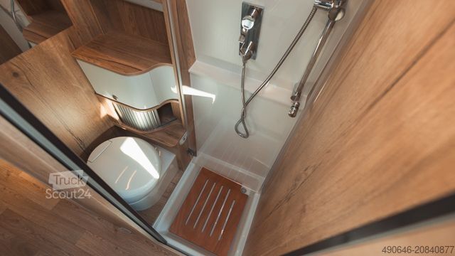 Campervan MEGAMOBIL Mega Lounge 680 S Twin Best Luxury Campervan