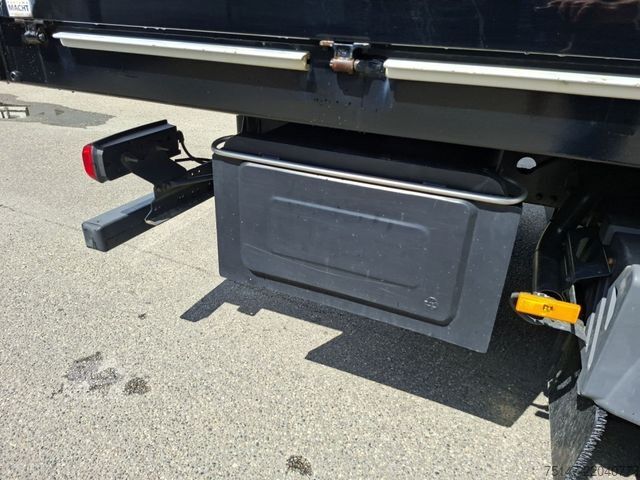 Vrachtwagen met bakwagen MERCEDES-BENZ 824 L Atego Tempomat Navi Schwenkwandkoffer