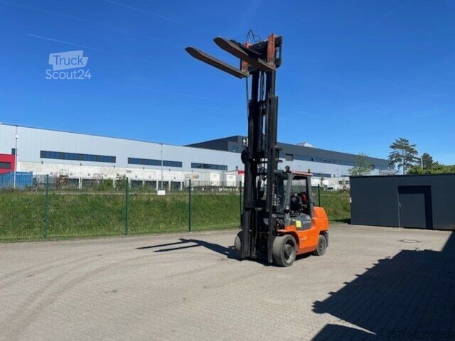 Фургон Toyota 7FGCU55 Triplex-Mast / 5tonnen