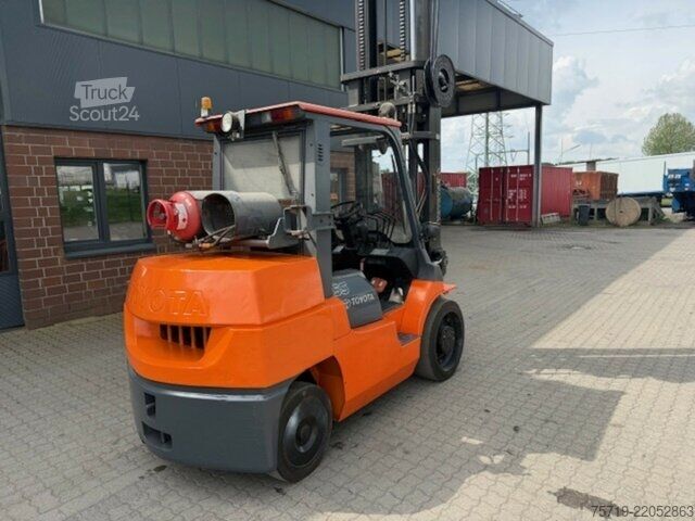 Фургон Toyota 7FGCU55 Triplex-Mast / 5tonnen