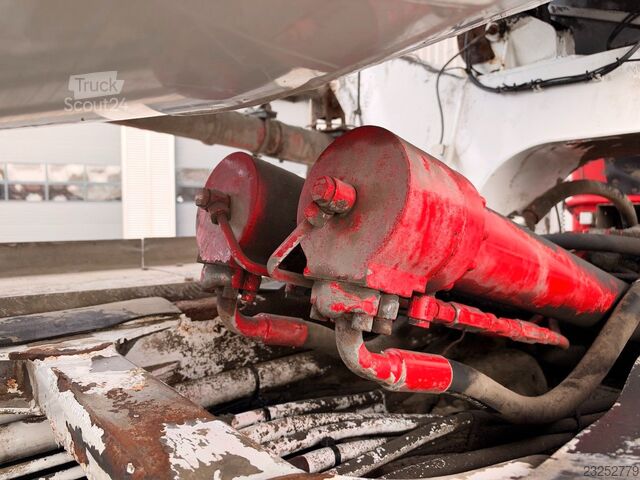 Autopompa per calcestruzzo MERCEDES-BENZ Arocs 3251 8x4 Cifa Magnum MK 28,4 L Pumi