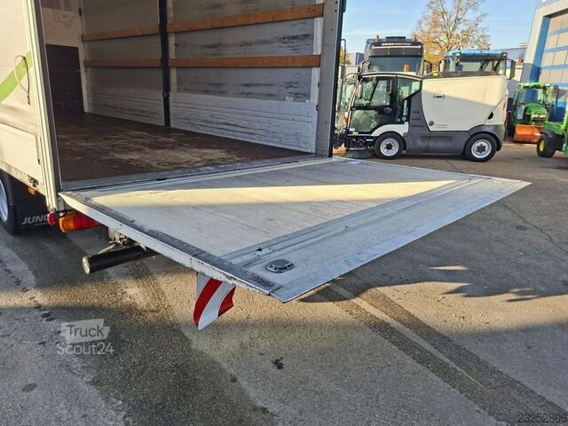 Transportador con plataforma y toldo FUSO Canter 7C18 3-Sitzer Schiebeplane Ladebordwand