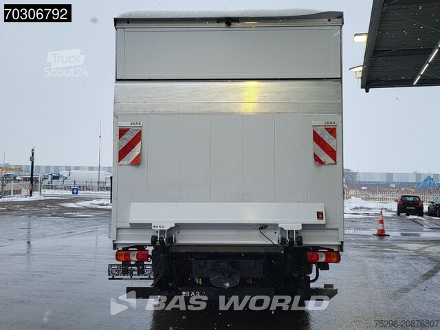 Bőrönd Mercedes Atego 821 4X2 8tonner Automatic crewcab 6 seats...