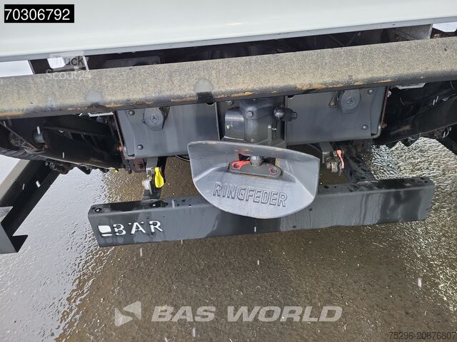 Bőrönd Mercedes Atego 821 4X2 8tonner Automatic crewcab 6 seats...