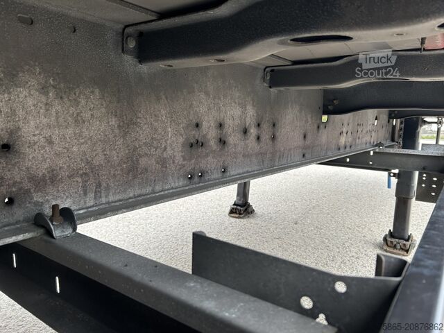 Box body Schmitz Cargobull SCB S3B / Box Trailer / 2x Liftas / APK TUV 10-26