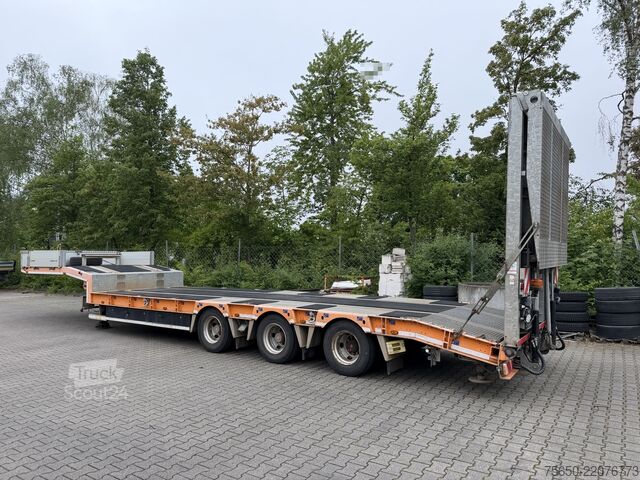 Reboque de plataforma rebaixada Humbaur HTS30  3 Achs Satteltieflader, neuwertig