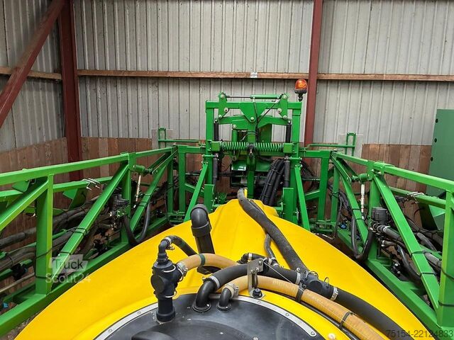 Növényvédőszer-permetező John Deere M740