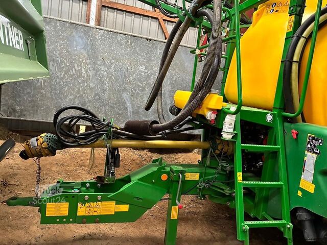 Növényvédőszer-permetező John Deere M740