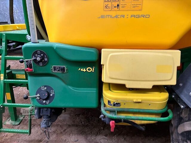 Növényvédőszer-permetező John Deere M740
