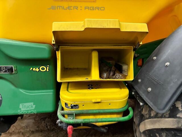Növényvédőszer-permetező John Deere M740