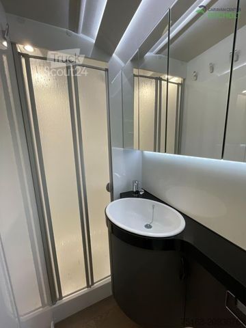 Lakókocsi HOBBY Excellent 540 WFU Modell 2025 / 2000 Kg Achse