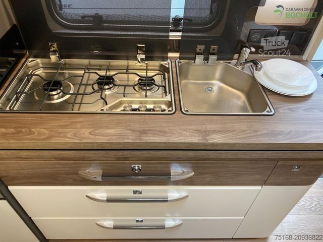 Lakókocsi HOBBY Excellent Edition 650 KMFe Modell 2026