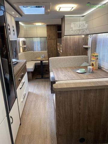 Lakókocsi HOBBY Excellent Edition 650 KMFe Modell 2026