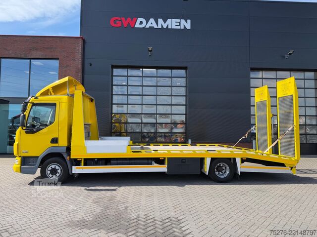 Furgão transportador de automóveis DAF LF 45 Machinetransporter Hydraulic ramps 48.000 km