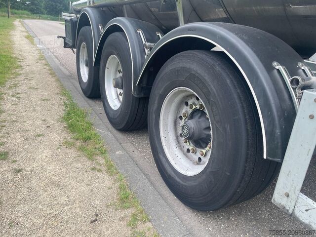 Réservoir Feldbinder TSA 31.3-3 Chemie ADR FL-AT / 31.000 L / 3 Kamm...