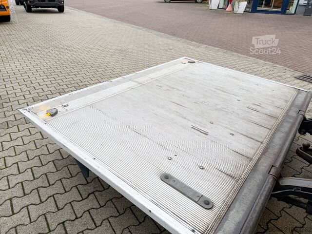 Vrachtwagen met bakwagen Mercedes-Benz Atego 818 4x2 Atego 818 4x2, Fahrschulausstattung, Sörensen LBW, 2x AHK