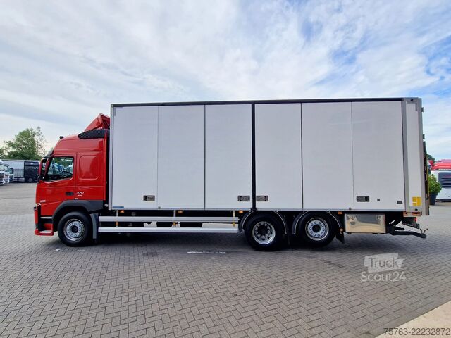 Resväska Volvo FM 370 Globetrotter 6x2*4 - Box with sidedoors ...