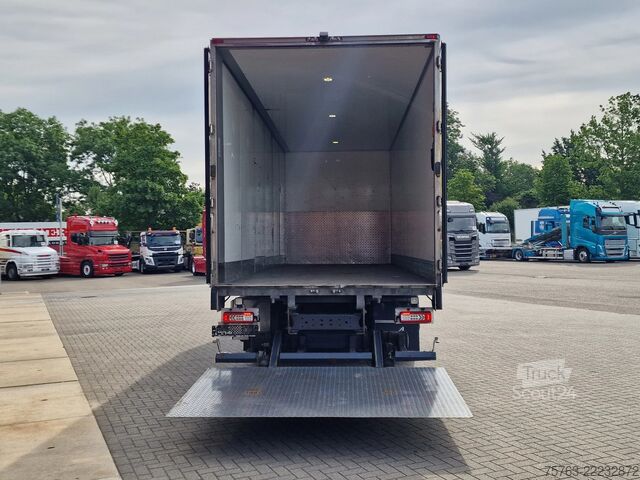 Resväska Volvo FM 370 Globetrotter 6x2*4 - Box with sidedoors ...