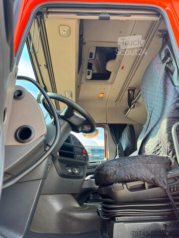 Lastebil med utskiftbar overbygning DAF XF 450 * RETARDER * AHK 2 X * SPACE CAP *