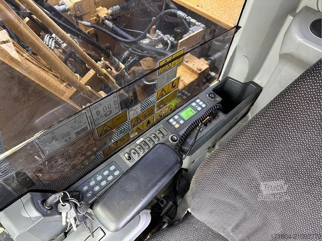 Εκσκαφέας ερπυστριοφόρος CATERPILLAR 324E LN