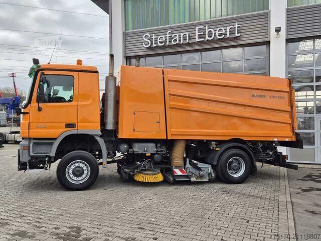 Kehrmaschine Mercedes-Benz Actros 2032 A 4x4 Bucher STKF 9500 Airport 30x