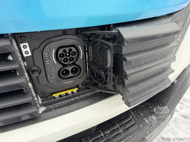 Panelová dodávka IVECO 35S14E V LED / AHK / ACC