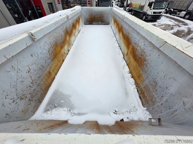 Tipper semitrailer SCHMITZ CARGOBULL SKI 24 SL 7.2 / Liftachse