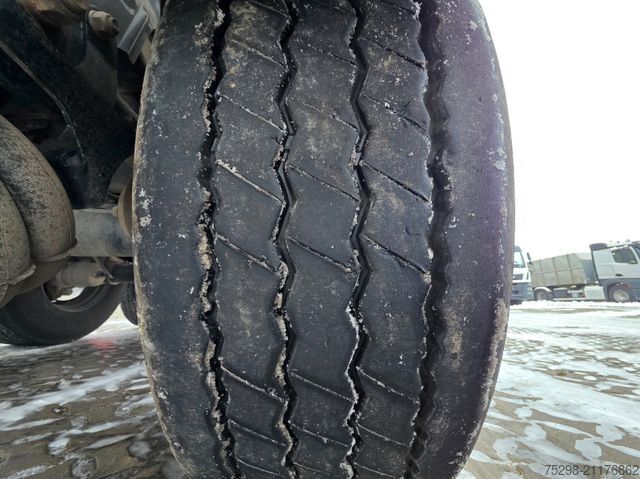 Tipper semitrailer SCHMITZ CARGOBULL SKI 24 SL 7.2 / Liftachse