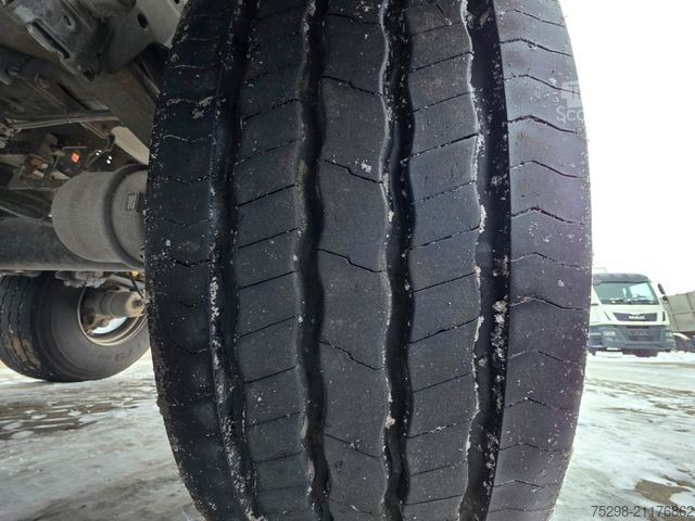 Tipper semitrailer SCHMITZ CARGOBULL SKI 24 SL 7.2 / Liftachse