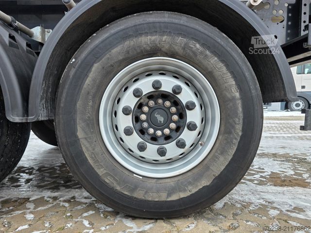 Tipper semitrailer SCHMITZ CARGOBULL SKI 24 SL 7.2 / Liftachse